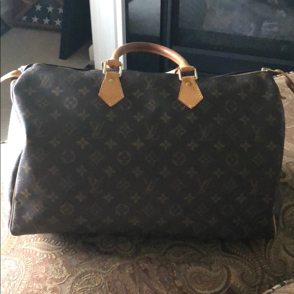 💯 % Authentic Louis Vuitton Speedy 40